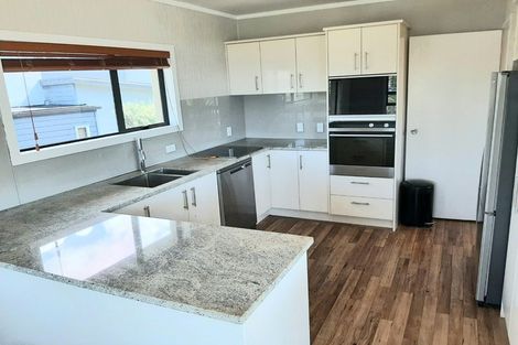 Photo of property in 2a Korotaha Terrace, Rothesay Bay, Auckland, 0630