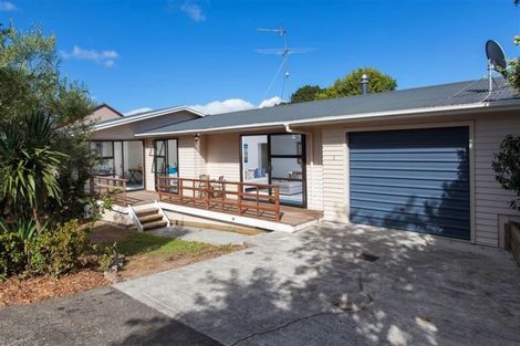 Photo of property in 1/24 Merton Avenue, Glenfield, Auckland, 0627