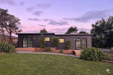Photo of property in 60 Tiriwa Drive, Massey, Auckland, 0614