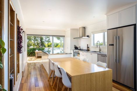 Photo of property in 10 Margaret Place, Merrilands, New Plymouth, 4312