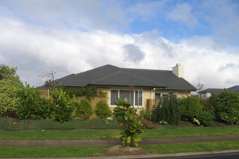 Photo of property in 1 Zara Court, Flat Bush, Auckland, 2016