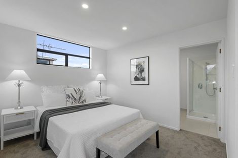 Photo of property in 2/49 Searells Road, Strowan, Christchurch, 8052