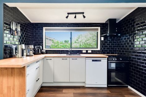 Photo of property in 6 Cemetery Road, Waiuku, 2123