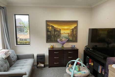 Photo of property in 16 Keating Rise, Northcross, Auckland, 0632
