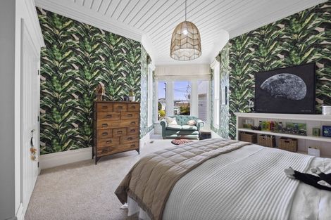 Photo of property in 329 Mangorei Road, Merrilands, New Plymouth, 4312