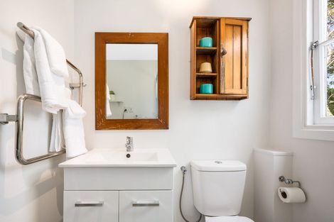 Photo of property in 29c North Terrace, Kelburn, Wellington, 6012