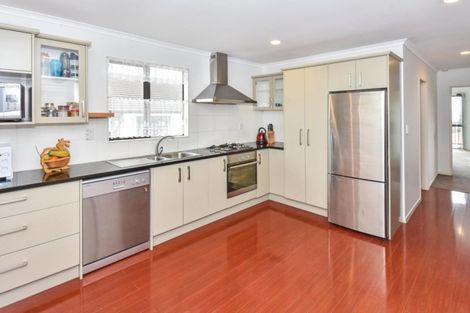 Photo of property in 55 Saralee Drive, Manurewa, Auckland, 2105