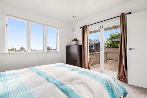 Photo of property in 121 Vipond Road, Stanmore Bay, Whangaparaoa, 0932
