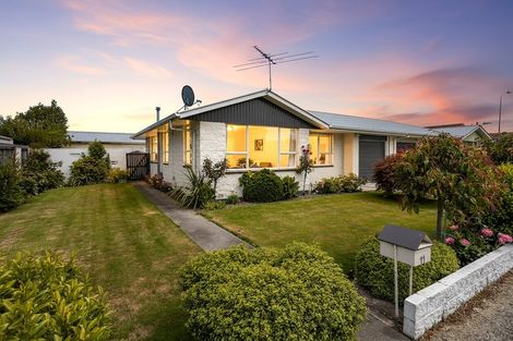 Photo of property in 11 Freebairn Street, Redwood, Christchurch, 8051