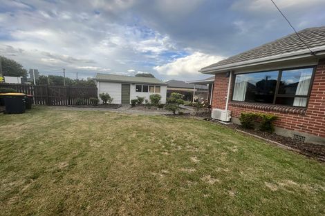Photo of property in 32 Avonhead Road, Avonhead, Christchurch, 8042
