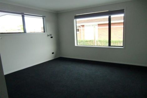 Photo of property in 28 Queens Road, Glen Avon, New Plymouth, 4312