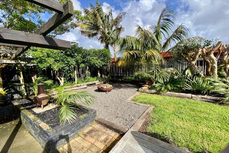 Photo of property in 37 Gill Avenue, Te Atatu Peninsula, Auckland, 0610