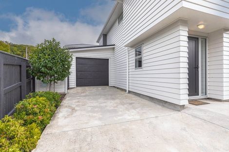 Photo of property in 27a Ranui Terrace, Tawa, Wellington, 5028