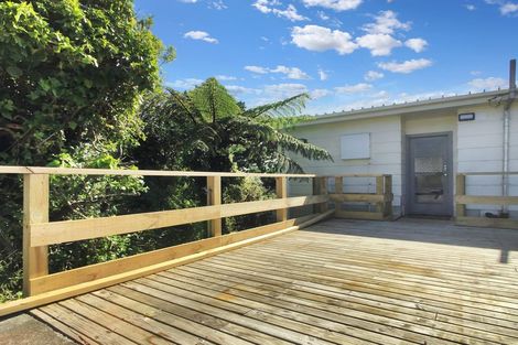 Photo of property in 52a Brooker Grove, Newlands, Wellington, 6037