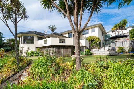 Photo of property in 35 Vermeer Place, West Harbour, Auckland, 0618