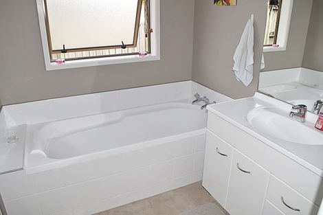 Photo of property in 19 Whitford Place, Rototuna North, Hamilton, 3210