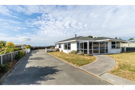 Photo of property in 19 Timaru Road, Waimate, 7924