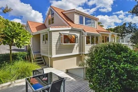 Photo of property in 2/28 Knightsbridge Drive, Forrest Hill, Auckland, 0620