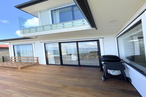 Photo of property in 37 Boeing Way, Newlands, Wellington, 6037