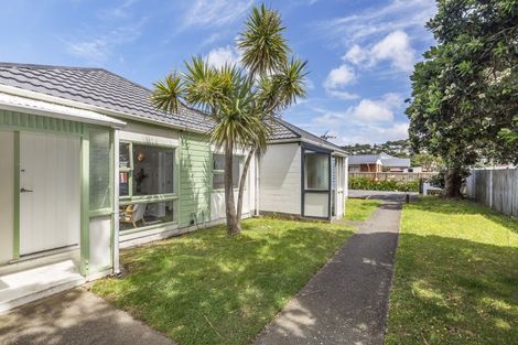 Photo of property in 2/102 Endeavour Street, Lyall Bay, Wellington, 6022