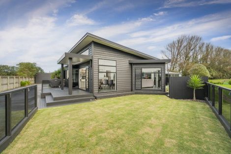 Photo of property in 25 Pacific Place, Whitianga, 3510