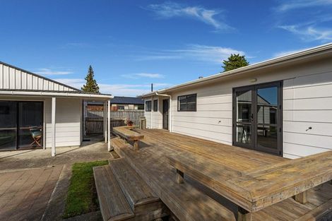 Photo of property in 17 Tawhara Place, Edgecumbe, 3120