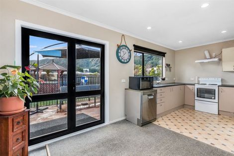 Photo of property in 35 Grimsby Grove, Wainuiomata, Lower Hutt, 5014