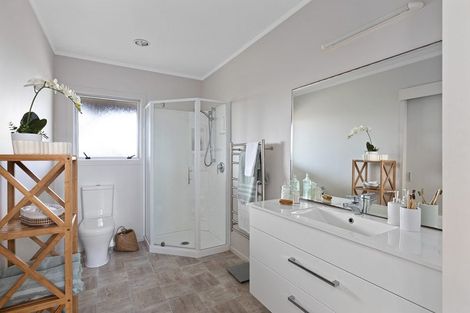 Photo of property in 18 Rawhiti Place, Snells Beach, 0920