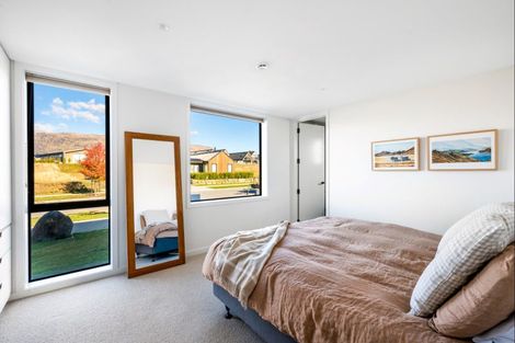 Photo of property in 17 Doug Ledgerwood Drive, Wanaka, 9305