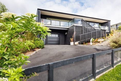 Photo of property in 121 Cashmere Drive, Fitzherbert, Palmerston North, 4410