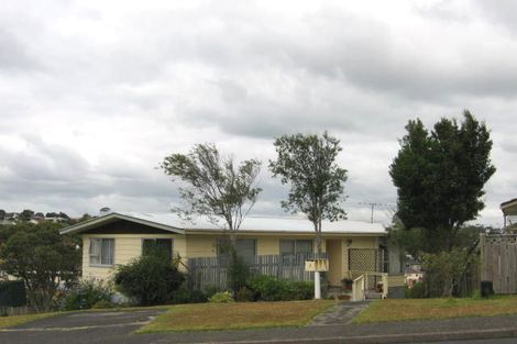 Photo of property in 11 Erica Road, Sunnynook, Auckland, 0620