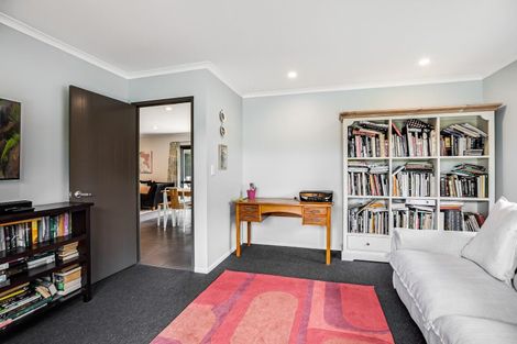 Photo of property in 16 Trauzer Place, Flagstaff, Hamilton, 3210