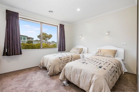 Photo of property in 9 Hollyford Place, Aotea, Porirua, 5024