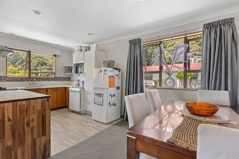 Photo of property in 73 Devon Street, Picton, 7220