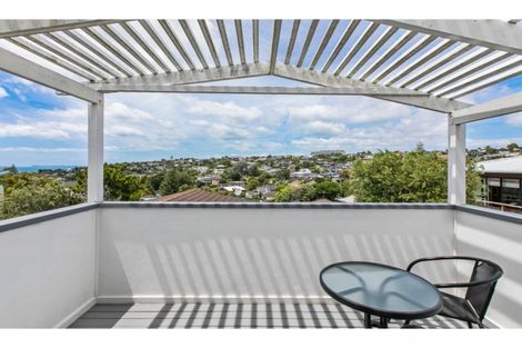 Photo of property in 1/14 Kiteroa Terrace, Rothesay Bay, Auckland, 0630
