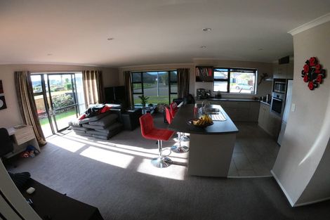 Photo of property in 3 Nevada Way, Kelvin Grove, Palmerston North, 4414