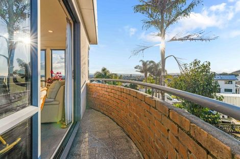 Photo of property in 18 Ribbonwood Crescent, Goodwood Heights, Auckland, 2105