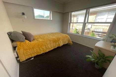 Photo of property in 2 Anne Road, Hillcrest, Auckland, 0627