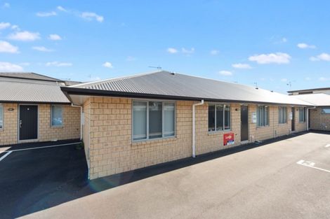 Photo of property in 2/3 June Place, Hamilton East, Hamilton, 3216