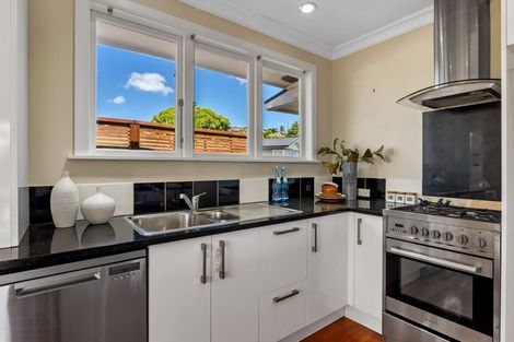 Photo of property in 1/5 Compton Street, Hillcrest, Auckland, 0627