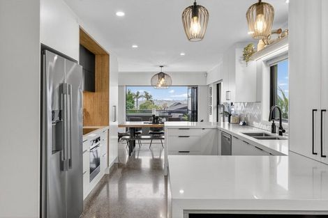 Photo of property in 16 Clyside Avenue, Half Moon Bay, Auckland, 2012