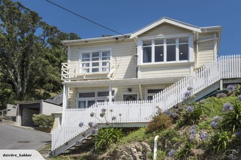 Photo of property in 2 Kopiko Way, Brooklyn, Wellington, 6021