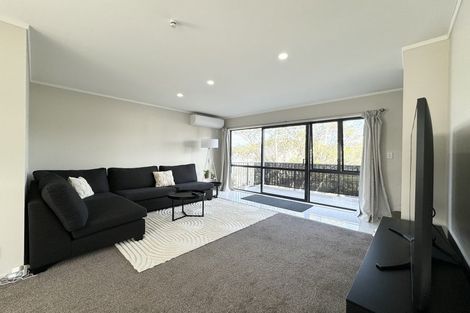 Photo of property in 1/5 John Jennings Drive, Oteha, Auckland, 0632