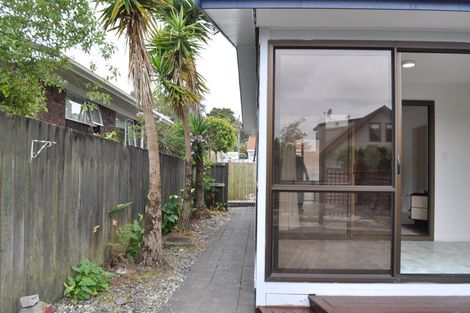 Photo of property in 2/36 Hillcrest Avenue, Hillcrest, Auckland, 0627