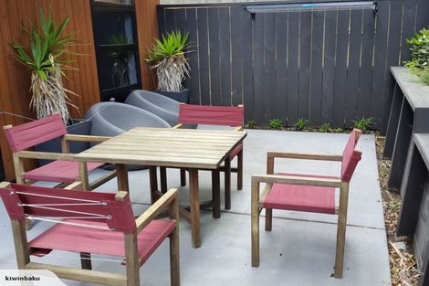 Photo of property in 14 Hamblyn Street, Strandon, New Plymouth, 4312