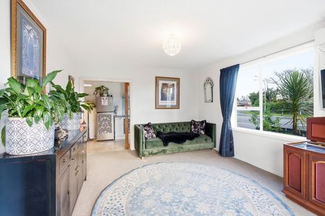 Photo of property in 2/2 Lomax Place, Islington, Christchurch, 8042