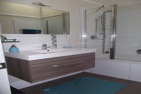 Photo of property in 19 Milton Terrace, Picton, 7220