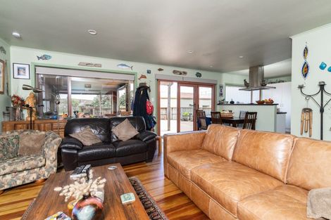 Photo of property in 141 Riria Kereopa Memorial Drive, Raglan, 3297