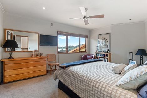 Photo of property in 64 Lake Crescent, Hamilton Lake, Hamilton, 3204