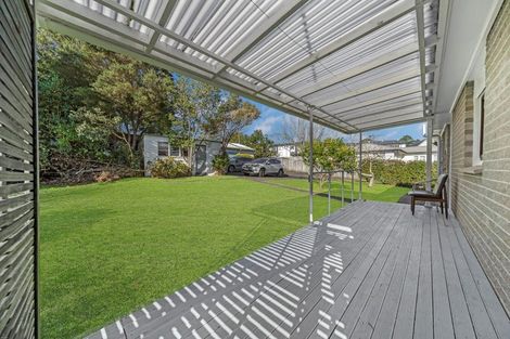 Photo of property in 26 Millbrook Road, Henderson, Auckland, 0612
